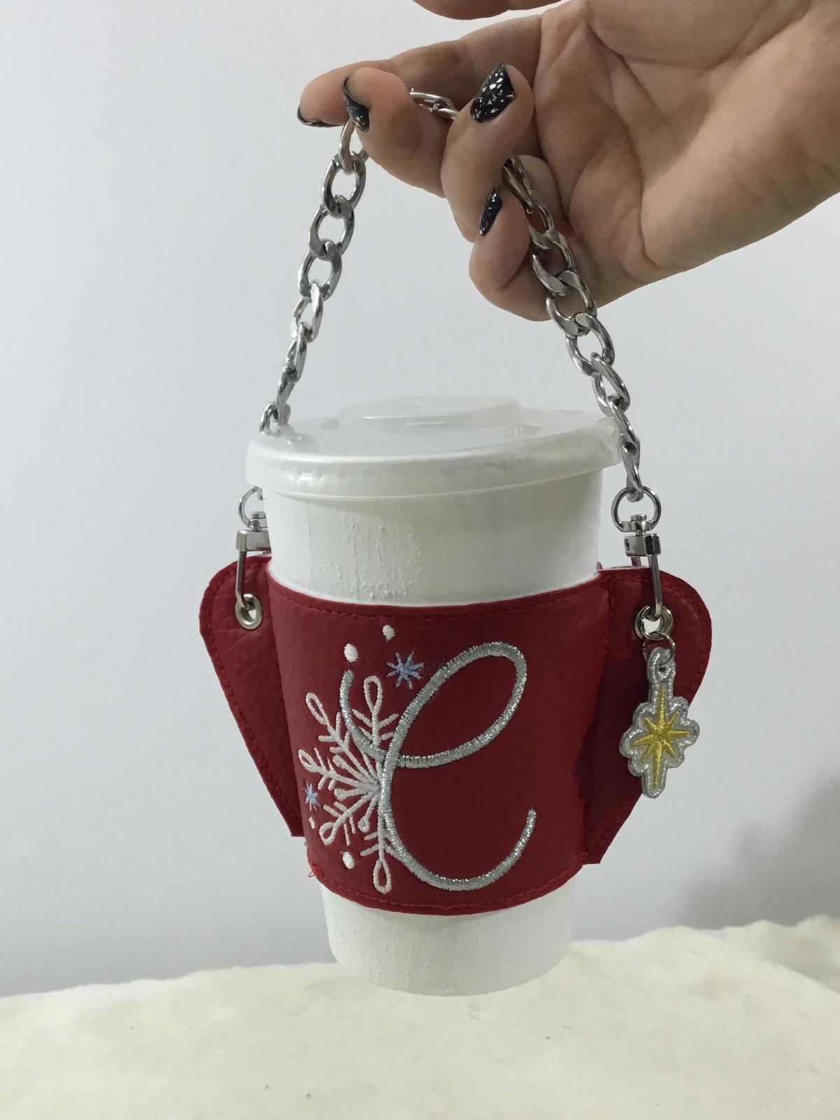 Snowy%20Monogram%20Coffee%20Sleeve%20Nakışlı%20Bardak%20Taşıyıcı%20Çanta